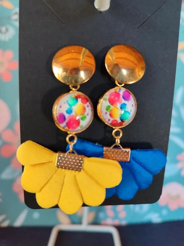 Boucles d'oreilles colorées et légères